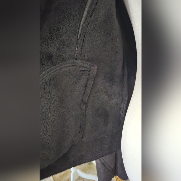 GUESS Los Angeles Faux suede/fur Black Open front jacket. Size small - Picture 10 of 11